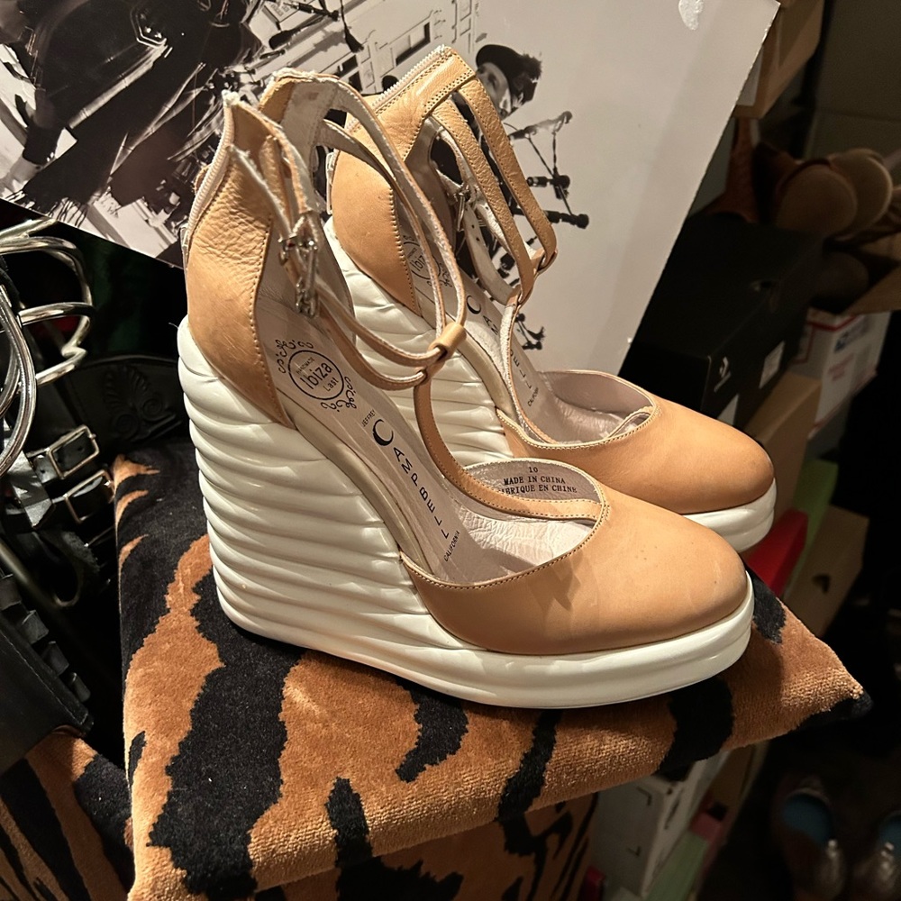 Jeffrey Campbell size 10 true to size